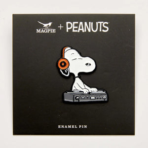 Pin's Snoopy DJ