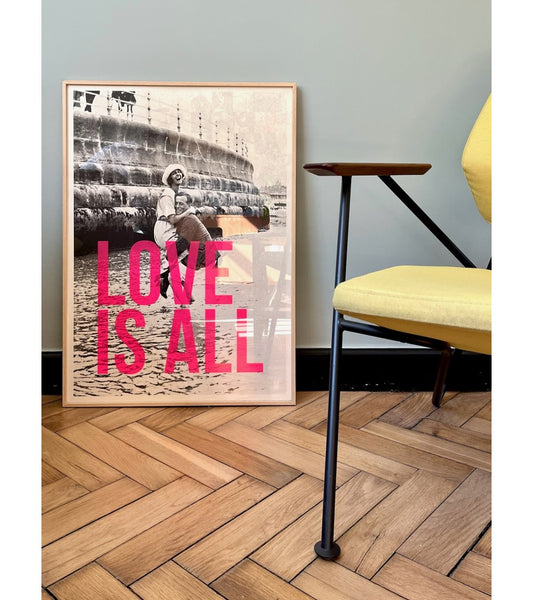 Grande Affiche Love Is All