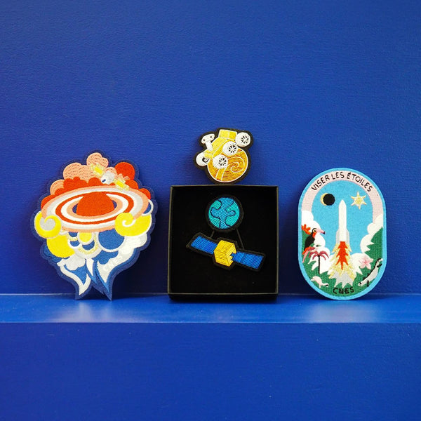 Broche Satellite Terre