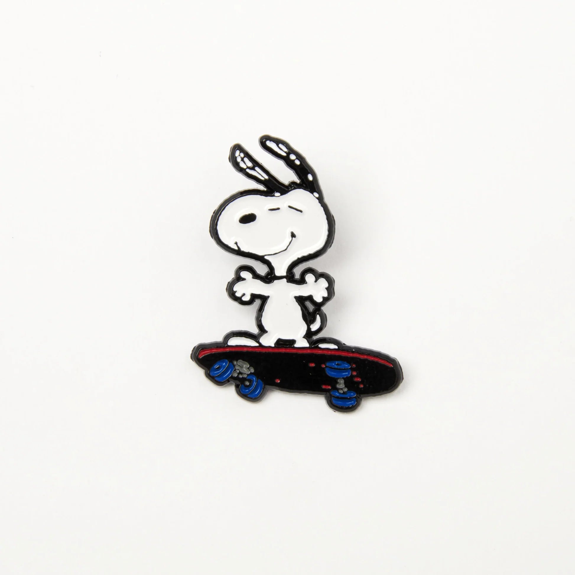 Pin's Snoopy Skateboard